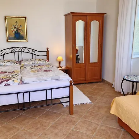 Anna Villa